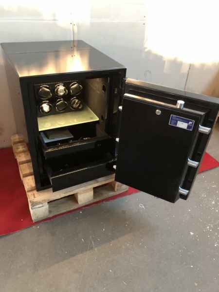 Messeaussteller Grad 3, Klavierlack, 320 Kg