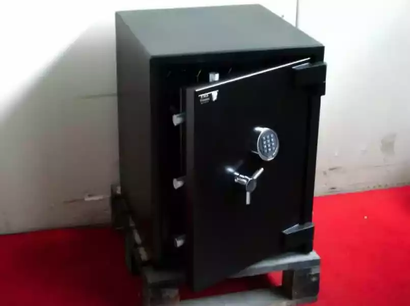 VdS 2, 320 Kg: 6 Uhren / 9 Uhren